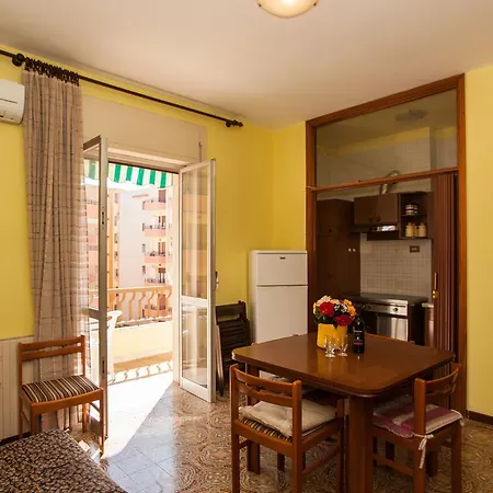 Holiday M361 Apartment